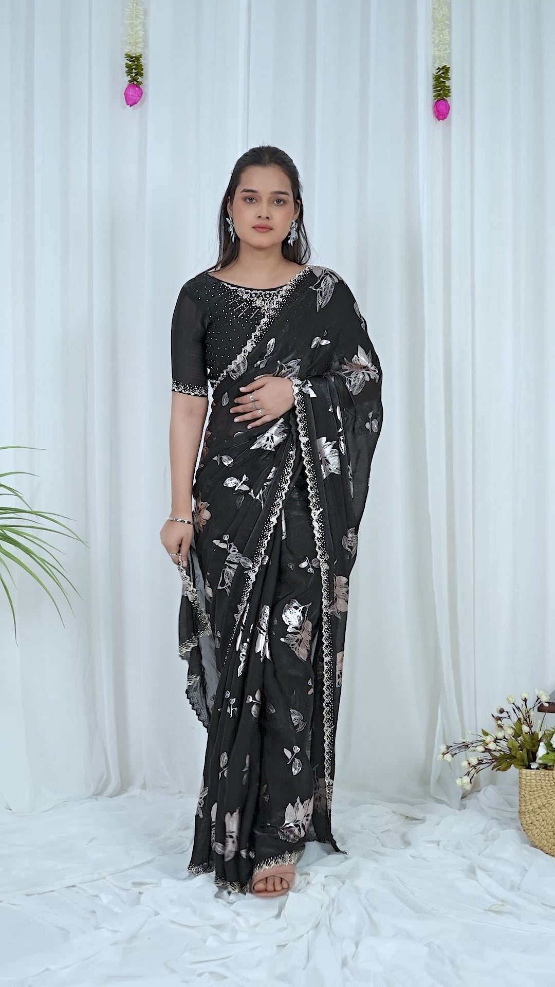 Video of the black Fandy foil print saree with silver floral design